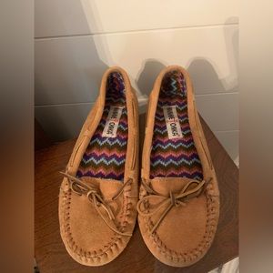Size 7 Minnetonka shoes